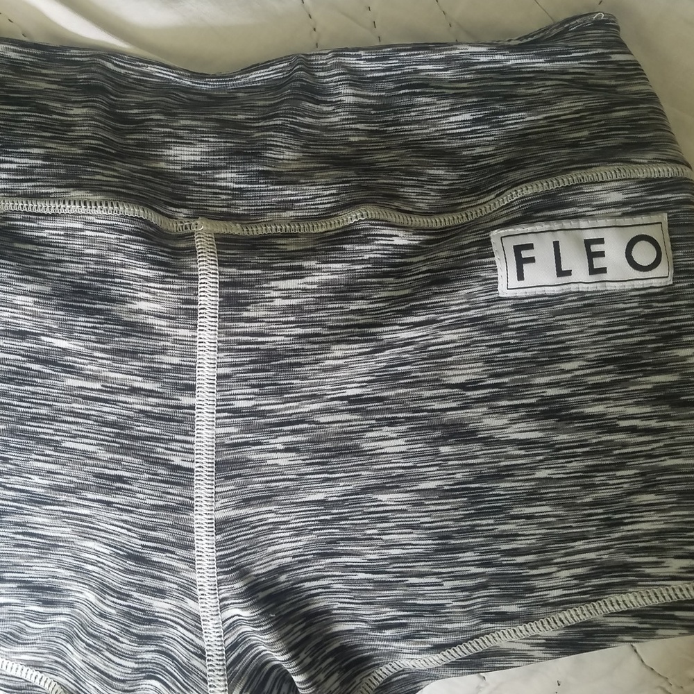 Fleo Shorts in Tenacious